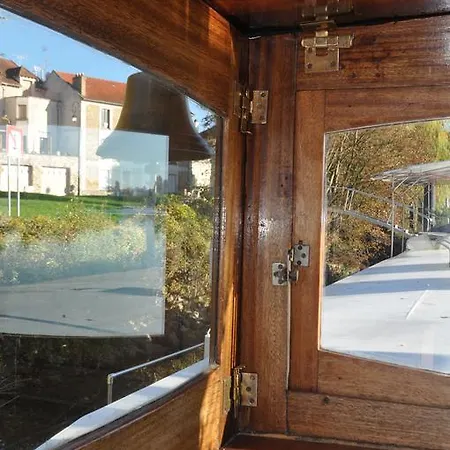 Sur La Somme A Bord De La Peniche Formigny Hotel en barco *